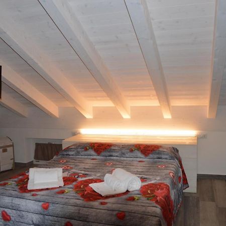 לצנו White Suite - Jacuzzi, Swimming Pool & Lake View מראה חיצוני תמונה