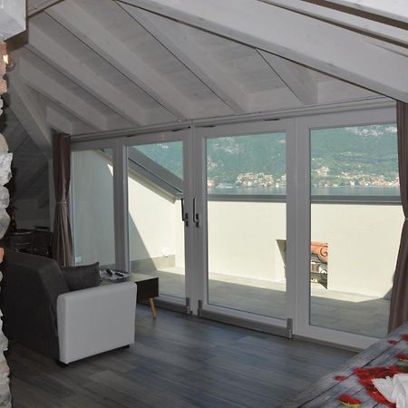 לצנו White Suite - Jacuzzi, Swimming Pool & Lake View מראה חיצוני תמונה