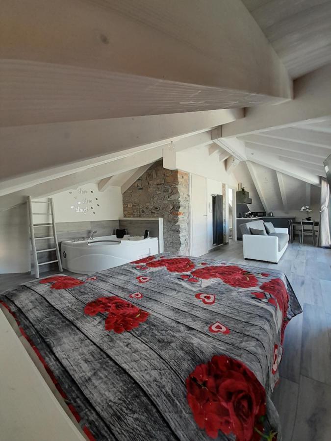 לצנו White Suite - Jacuzzi, Swimming Pool & Lake View מראה חיצוני תמונה