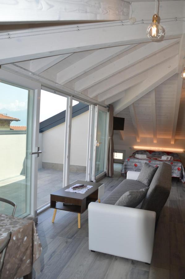 לצנו White Suite - Jacuzzi, Swimming Pool & Lake View מראה חיצוני תמונה