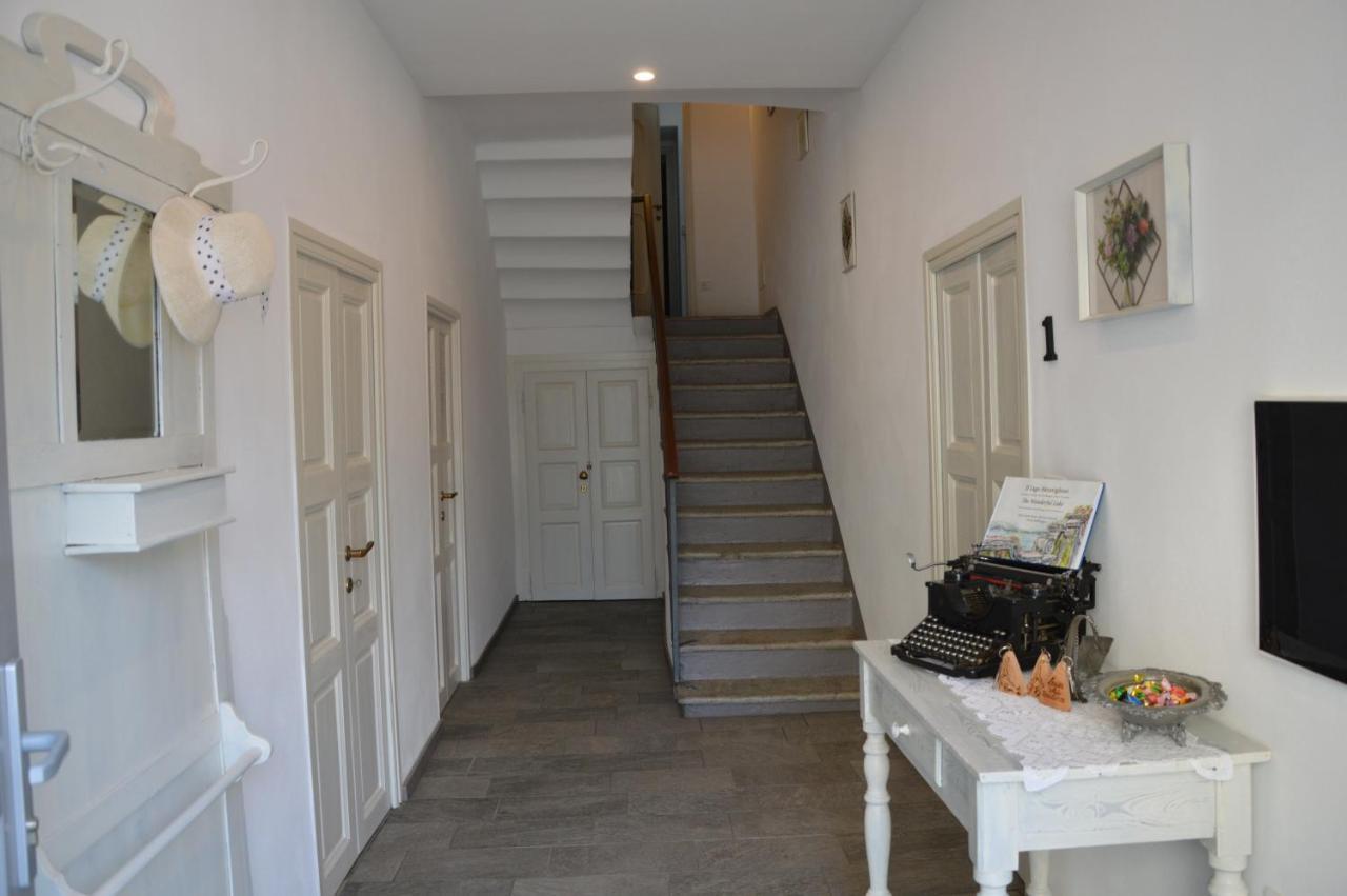 לצנו White Suite - Jacuzzi, Swimming Pool & Lake View מראה חיצוני תמונה